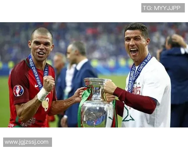 足球明星的心路历程与赛场背后的真实感受与体会分享