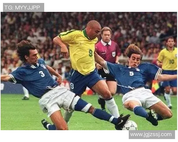 95年17号球衣的足球明星背后的传奇故事与辉煌成就