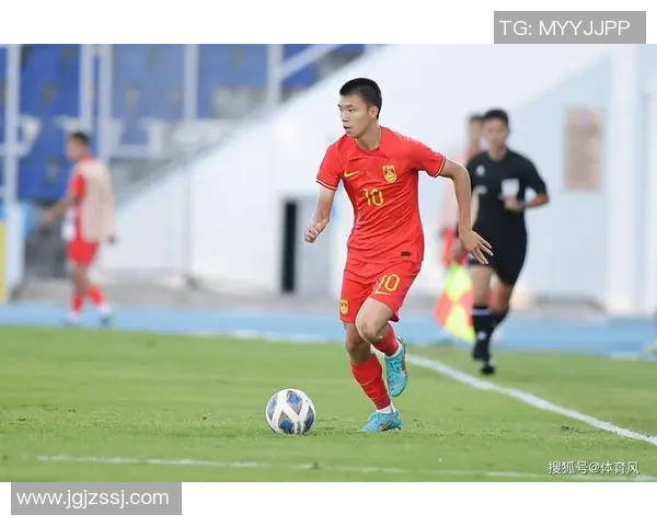 国内外足球明星的风采与成就对比分析